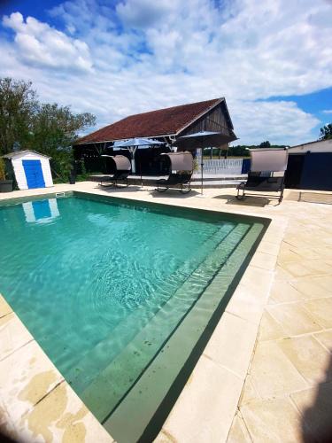 Savignac-sur-Leyze House | Maison de campagne Piscine, jacuzzi 2P Monflanquin