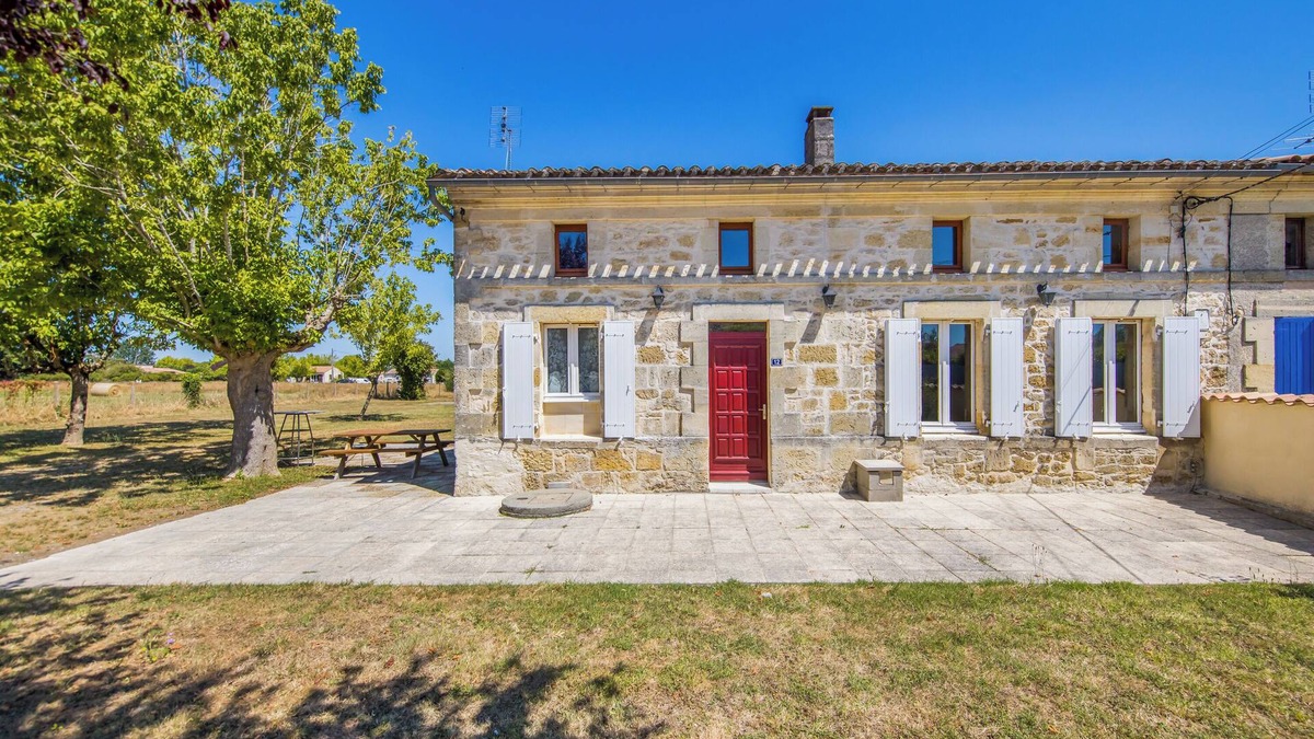 Cavignac House | Maison de campagne avec grand jardin et terrasse parking prive ferme