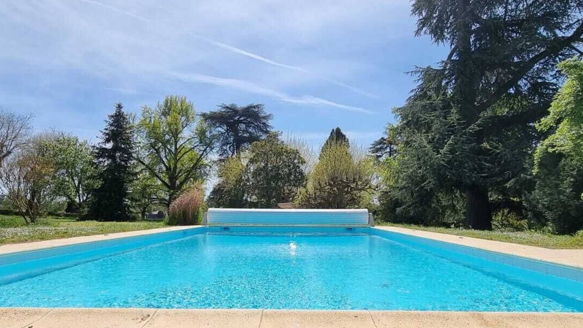 Valence House | Maison de Campagne Avec Accès et Jardin Indépendants. Agréable et Confortable