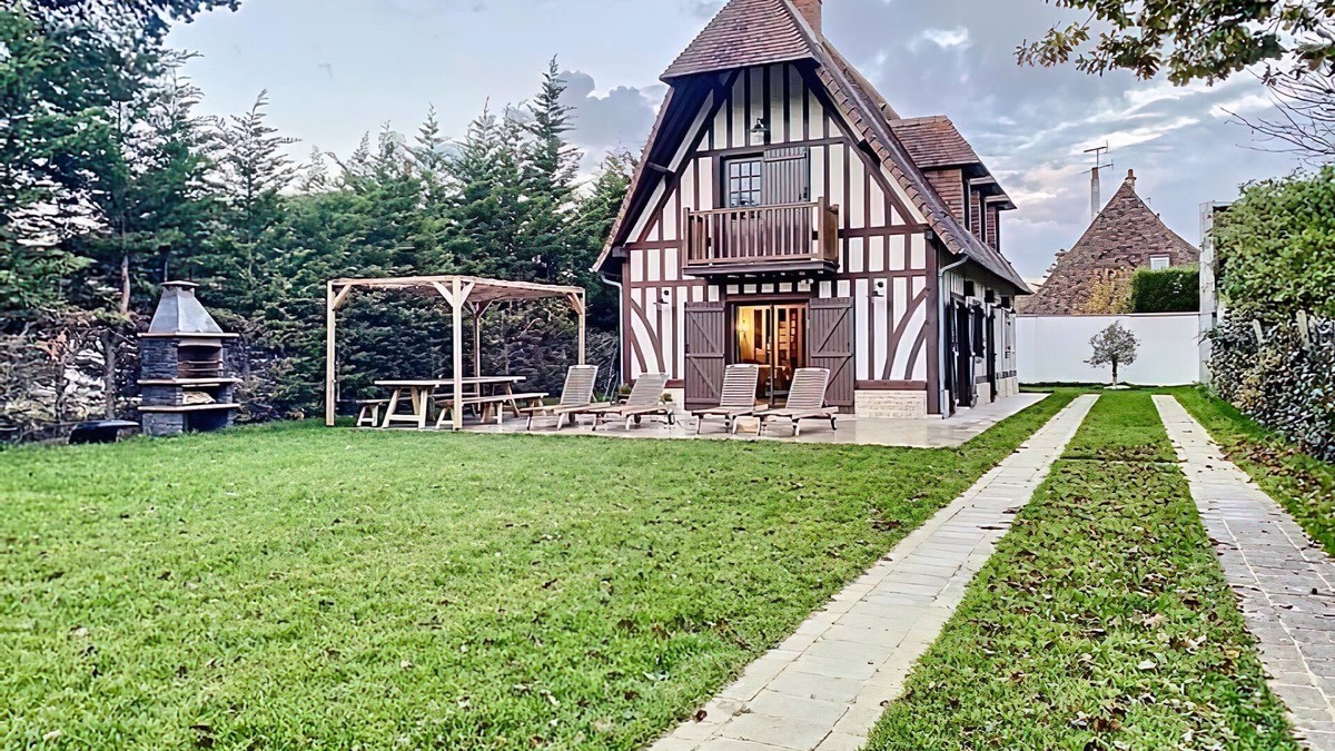 Tourgeville House | Maison de Campagne Normande, Proche de la Mer. "les Copains D'abord"
