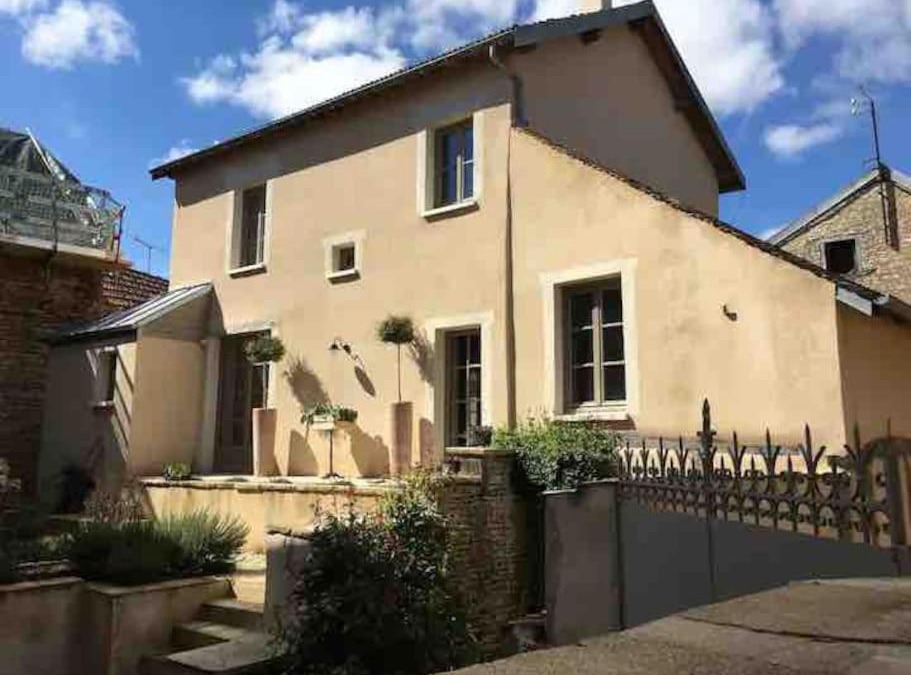 Noyers-sur-Serein House | Maison de Campagne in Beautiful Burgundy