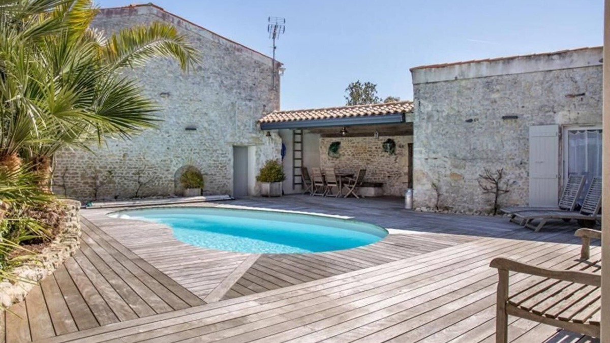 Dompierre-sur-Mer House | Maison de Charme en Pleins Centre Bourg du Village . 10 min de la Rochelle