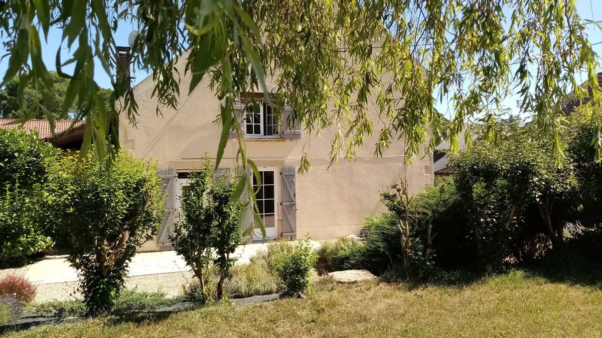Cuncy-les-Varzy House | Maison de Charme au Milieu D'un bel Espace Arboré
