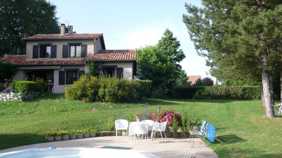 Couzeix House | 🌿 Maison de Charme 4 Étoiles Gite de France- Piscine Chauffée & Grand Parc 🌿