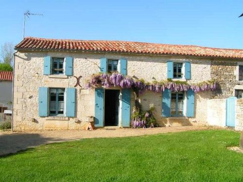 Benet House | Maison de charme avec WiFi au cœur du Marais Poitevin, jardin clos, barque et vélos, 4 chambres - FR-1-426-146