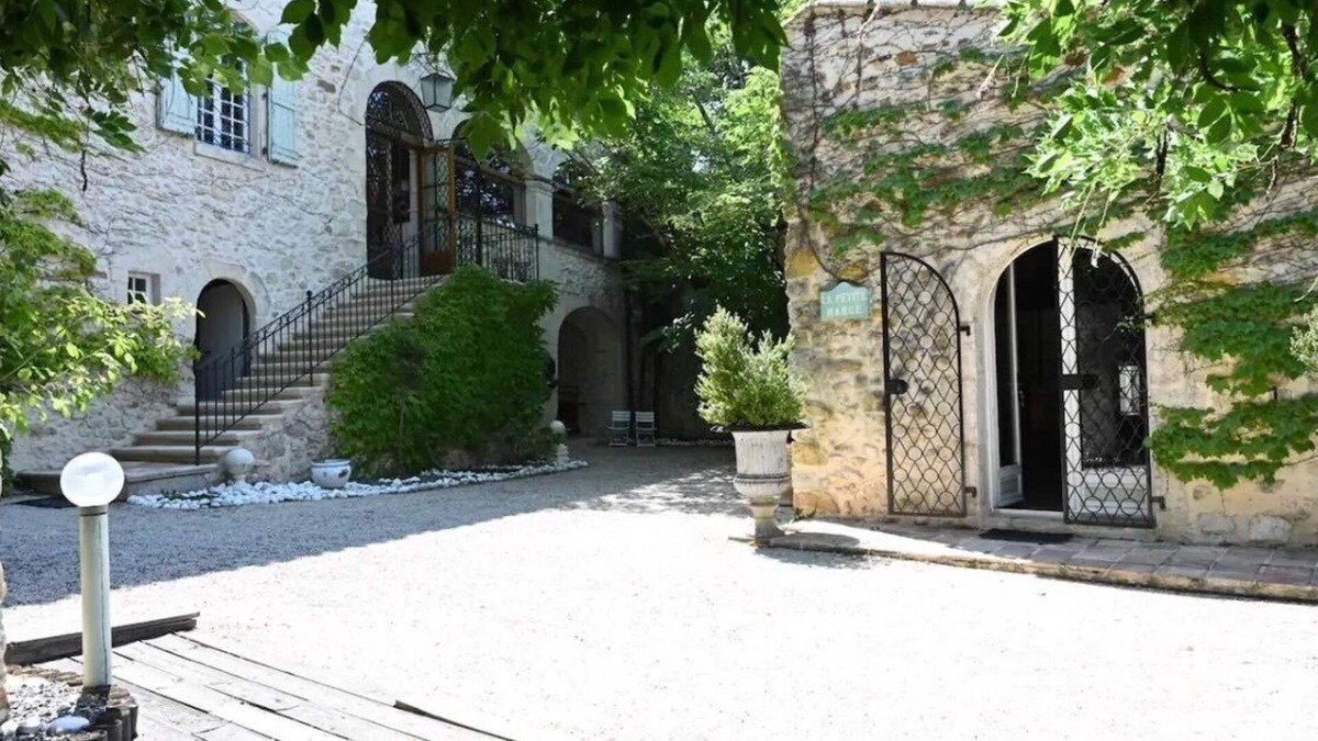 Allegre Les Fumades House | Maison de Famille 17ème Siècle à 30min D'uzes