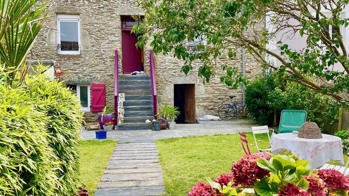 Groix House | Maison de Famille à 100 m de la Plage de Locmaria, Charme Fou, Jardin Clos