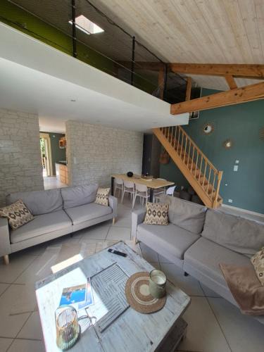 Mouchamps Villa | Maison de Gare, 8 personnes, 20 min PUY du F