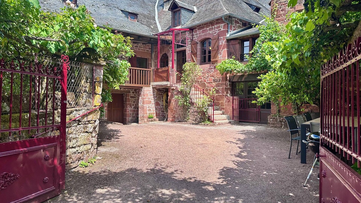 Collonges-la-Rouge House | Maison de la Fontaine - Typique - Bourg de Collonges