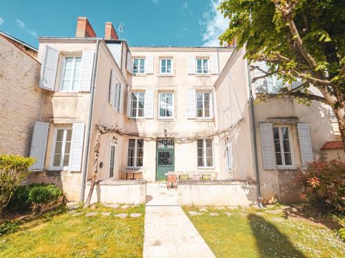 Chateauroux House | Maison de maître avec jardin, spa et parking au cœur de Châteauroux - FR-1-591-322