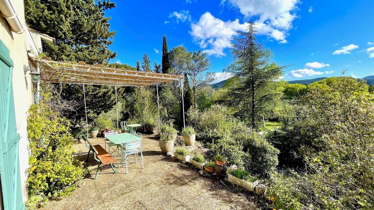 Bedarieux House | Maison de Vacance sur un Magnifique Jardin Arboré, vue Superbe