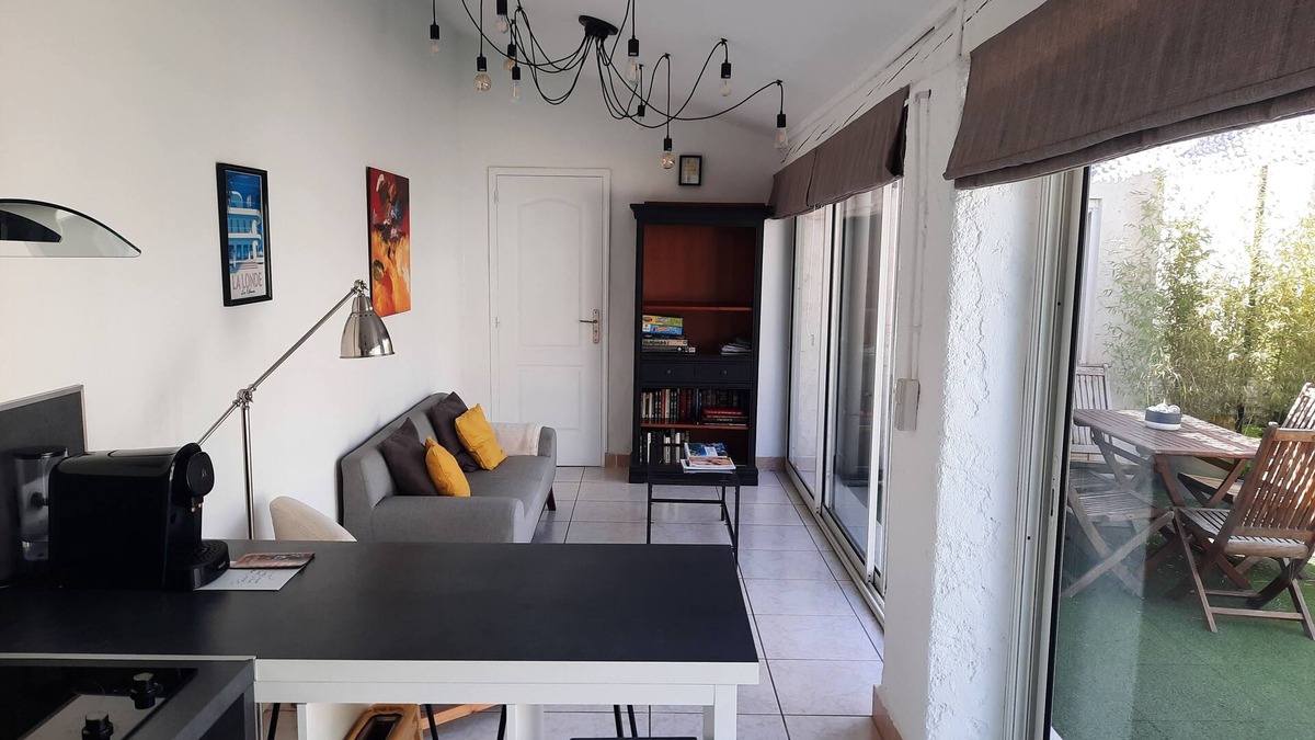 La Garde House | Maison de Vacances, Dans un Écrin de Verdure, Près de la mer