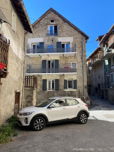 Beauvezer House | Maison de village de 1802, fraîchement rénovée à Beauvezer 04370