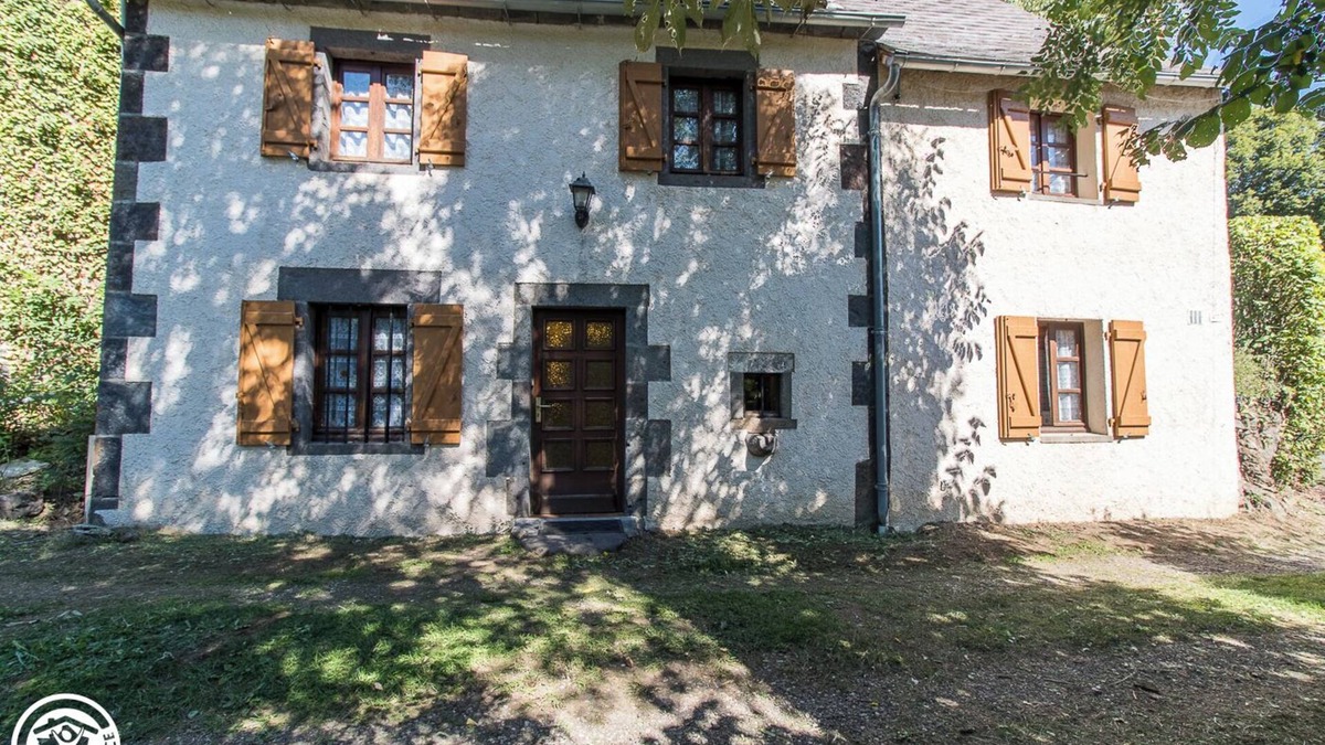 Olby House | Maison de Village Traditionnelle Idéale Pour Découvrir le Département