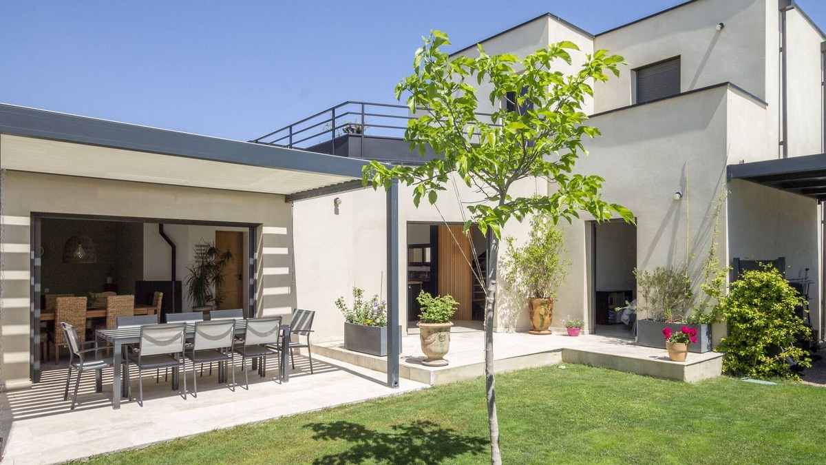 Vedene Villa | Maison des Fleurs - cosy holiday home with private pool in beautiful Vedène