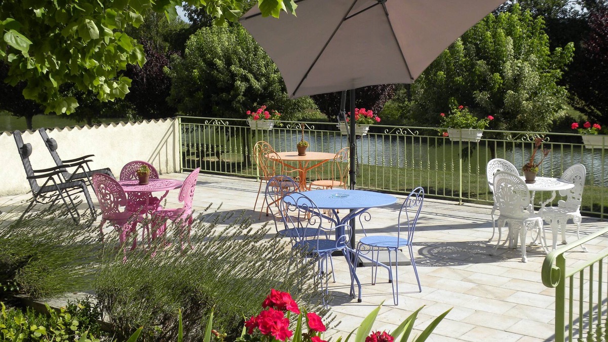 Buffon Apartment | MAISON des FORGES, In Buffon, village of Auxois facing the Bourgne Canal