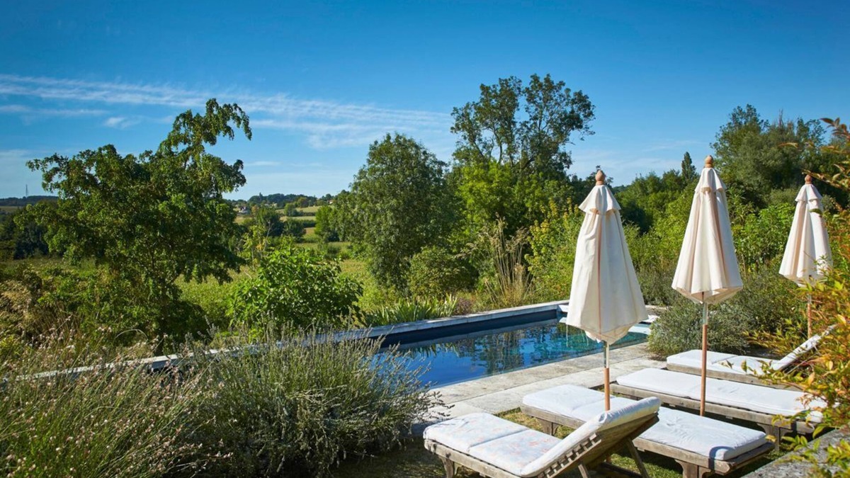 Verteillac Villa | Maison Des Pivoines - Six Bedroom Villa, Sleeps 12