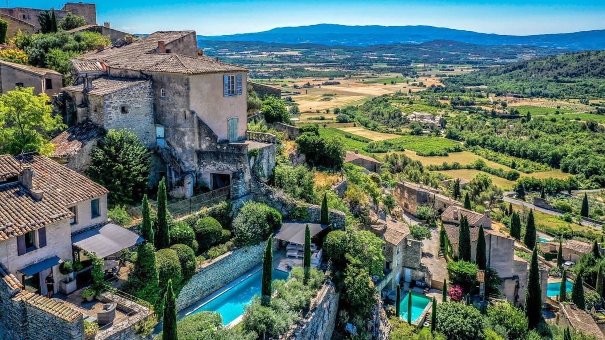 Gordes Villa | Maison Eclaircie - Three Bedroom Villa, Sleeps 6