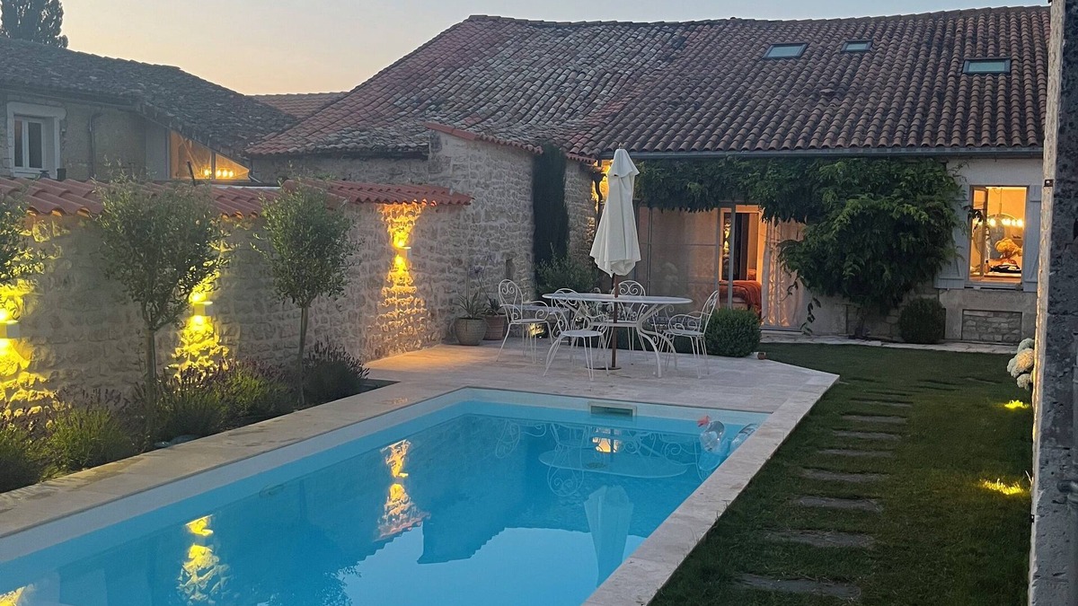 Champniers House | Maison en Pierre Avec Piscine Privée