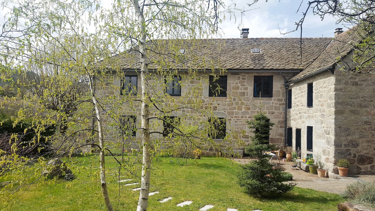 Antrenas House | Maison en Pierre de 180 m2 sur les Pentes de L'aubrac