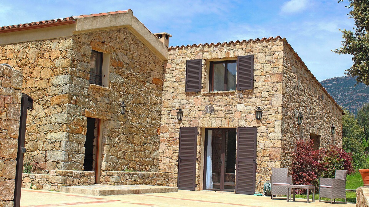 Tavera House | Maison en Pierre Entre mer et Montagne Avec Jardin et Piscine Proche D'ajaccio