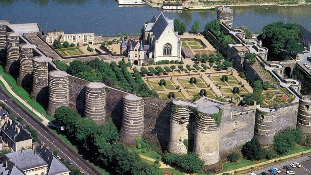 Les Ponts-de-Ce House | Maison Familiale, Entre Amis ou Professionnelle