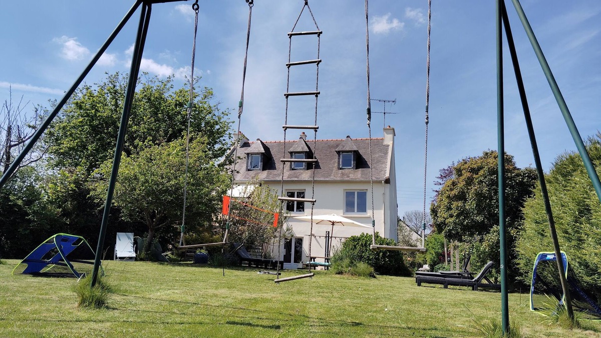 Brelevenez House | Maison Familiale Dans la Capitale du Trégor