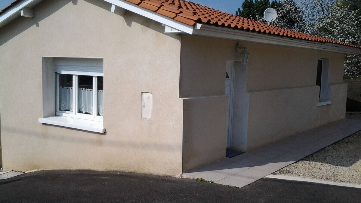 Chateauneuf-sur-Charente House | Maisonette at joly