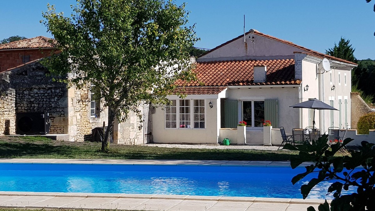 Saint-Georges-des-Agouts House | Maison Rossignol: Private House and Heated Pool in Idyllic Rural Location