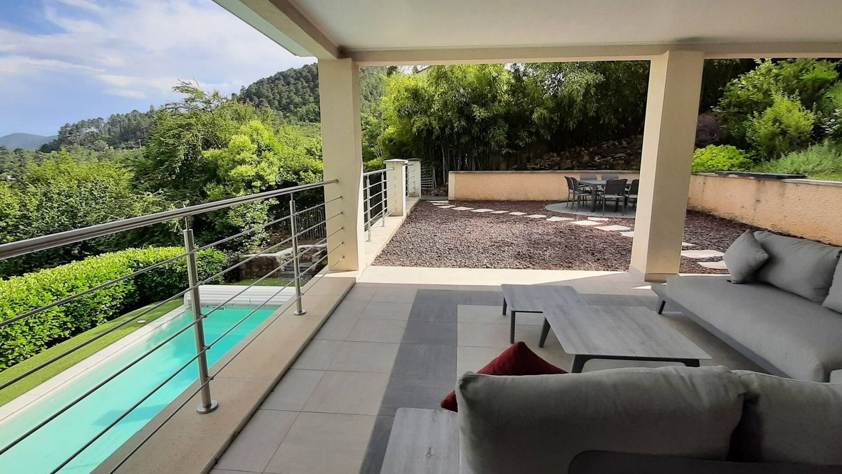 Sainte-Cecile-d'Andorge House | Maison Dans les Cévennes Pour 6 a 8 Personnes, Piscine et Terrasse Panoramique