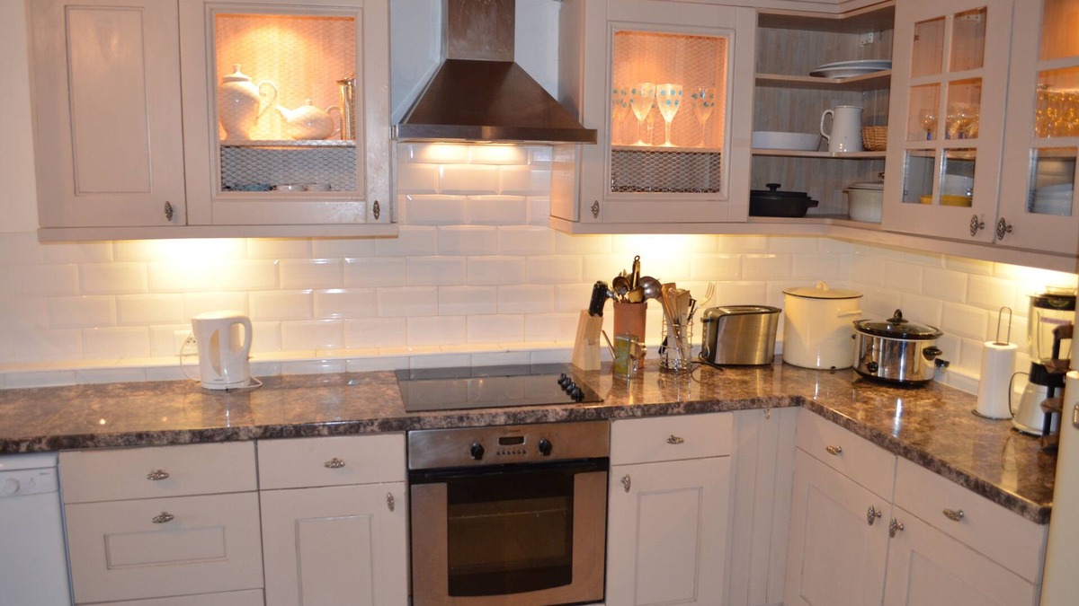 Villeneuve-la-Comtesse House | Maison Du Puits (3 bedrooms 2 bathrooms sleeps 8)