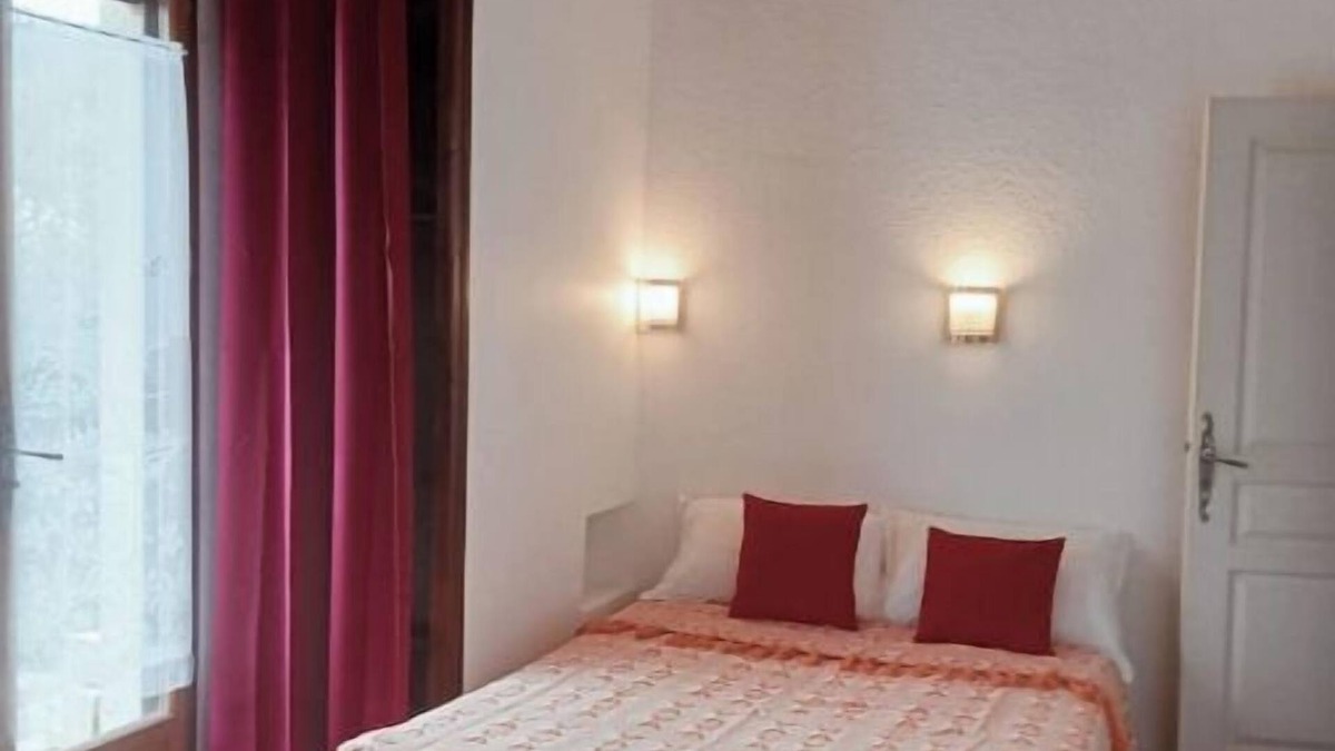 Bugarach House | Maison Gaïa. A very special place, relaxing and welcoming. 5 minutes from the lake