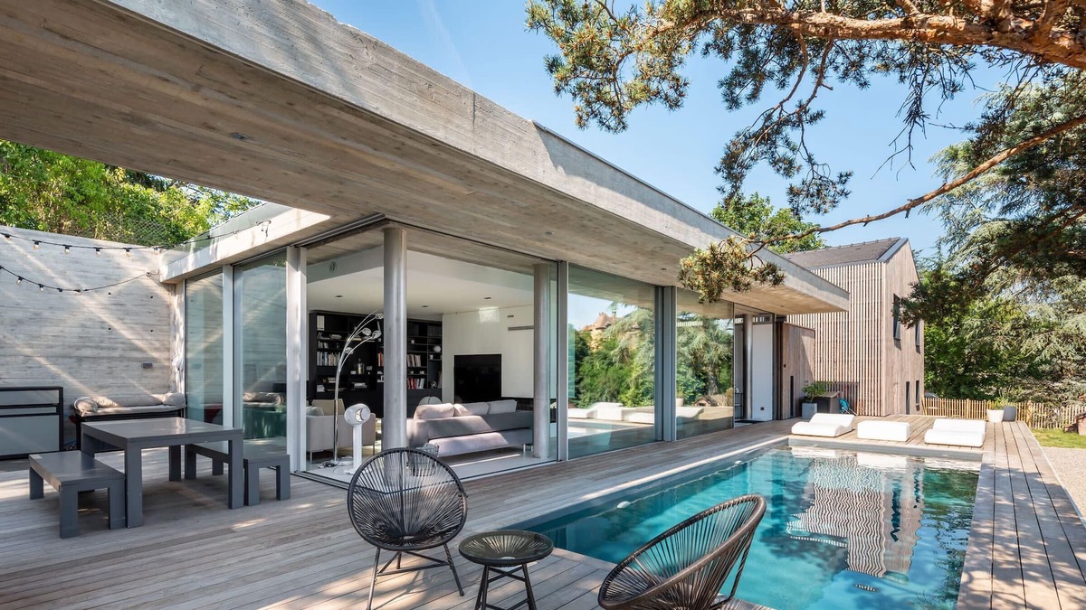 Francheville Villa | Maison H - Architect's house inside-out with view