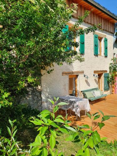 Chateau-Bernard House | Maison indépendante au pied du Vercors - Gîte du Mas Roux