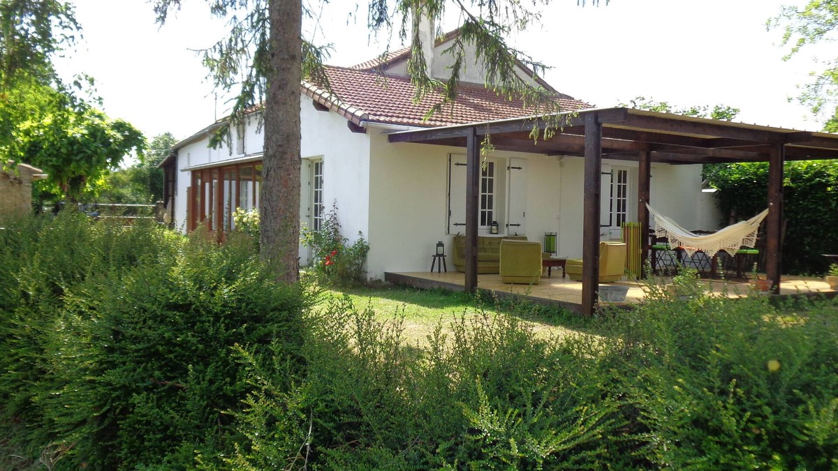 Thenezay Villa | Maison Indépendante sur Grand Terrain Clos