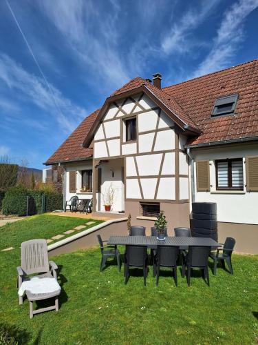 Wintzenheim House | Maison individuelle, 10 minutes de Colmar 4 chambres - 8 personnes - 2 sdb