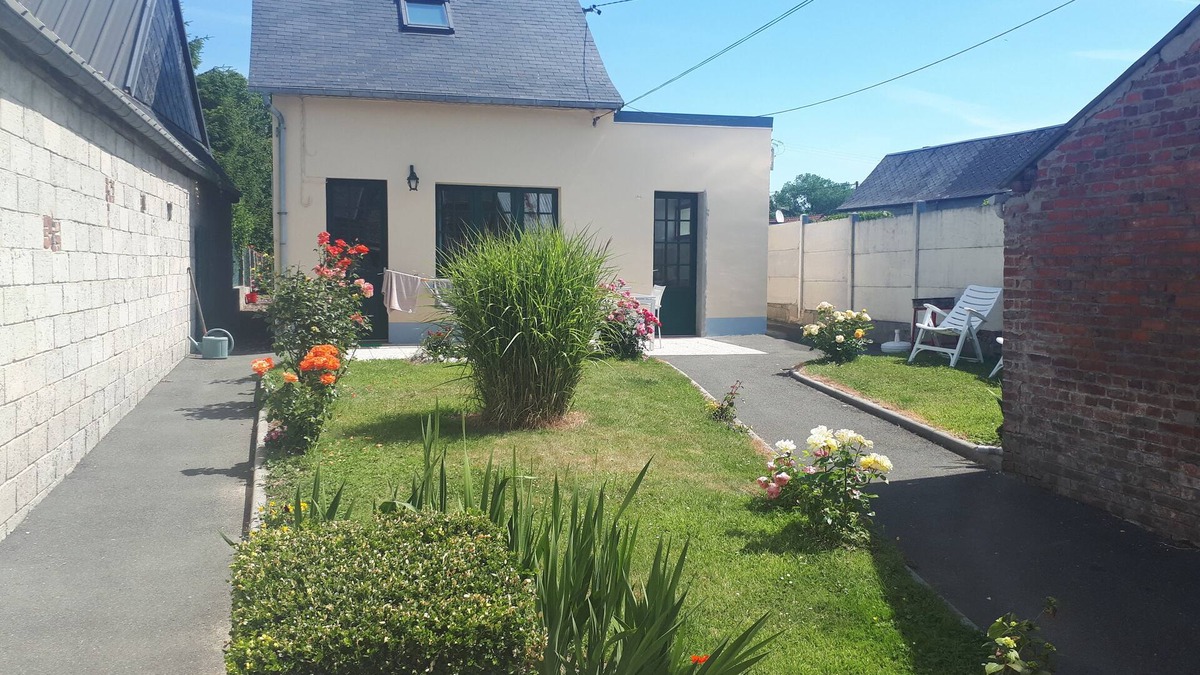 Woignarue Cabin | Maison JULIE, 2 kms from the sea and 10 kms from the Baie de Somme,