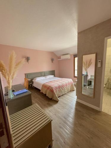 Saint-Beauzire Hotel | Maison Legate "Hôtel Le Baudiere & Spa"