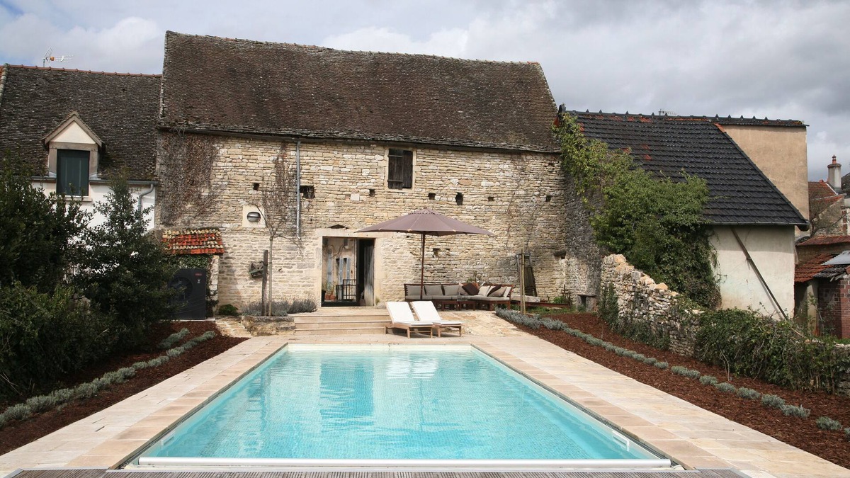 Meursault House | Maison Mazeray, Charming gîte for 8 people with a heated swimming pool