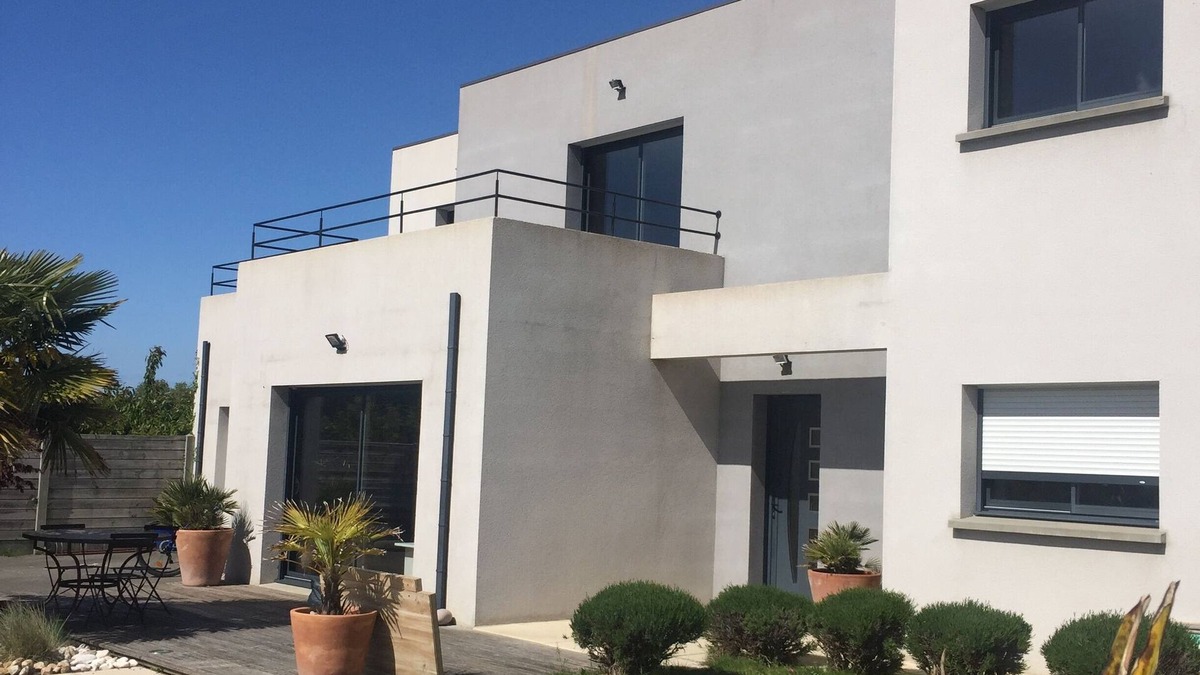 Anctoville-sur-Boscq House | Maison Moderne Avec Piscine Chauffée Dans la Baie du Mont st Michel 200m2