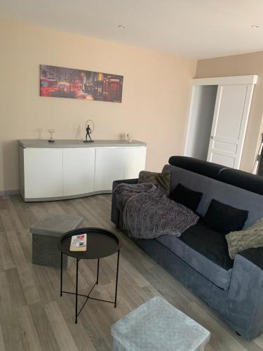 Decines-Charpieu Apartment | Maison, Parking privé, Climatisation !