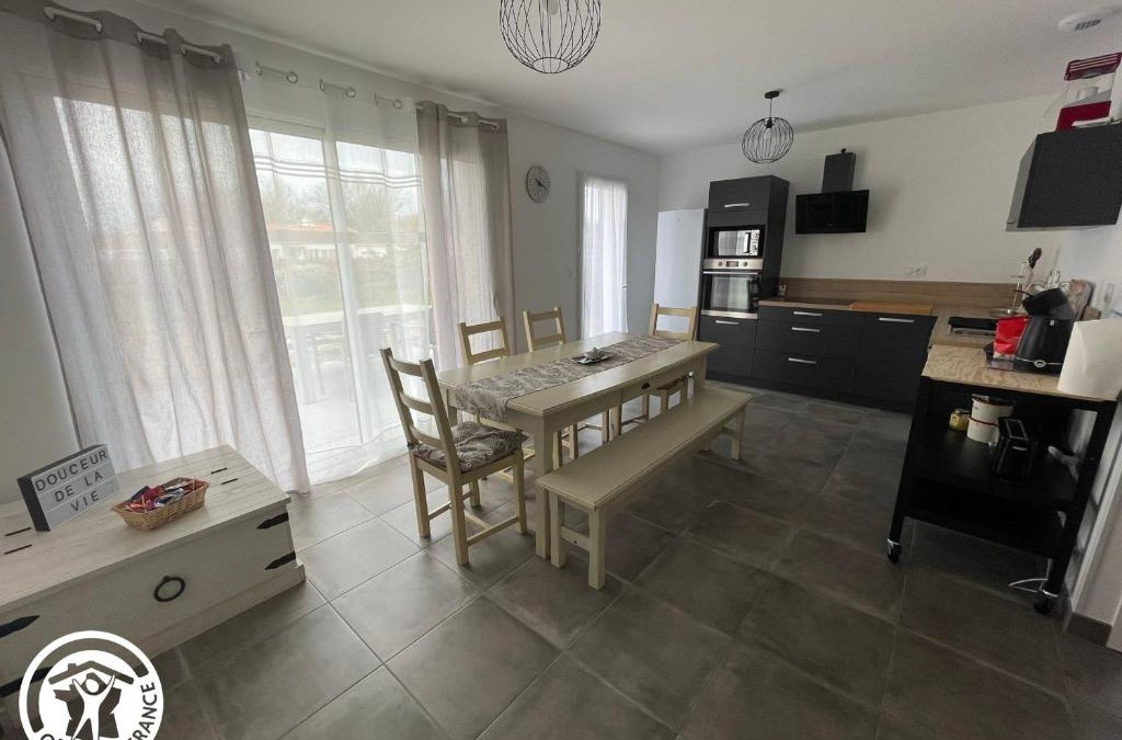 Saint-Reverend House | Maison PMR avec Jardin, 8 km de St-Gilles-Croix-de-Vie, 3 Chambres, Wifi et Vélos - FR-1-426-540