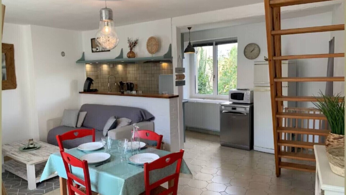 Deols Apartment | Maison proche du lac-4 pers-wifi-cour