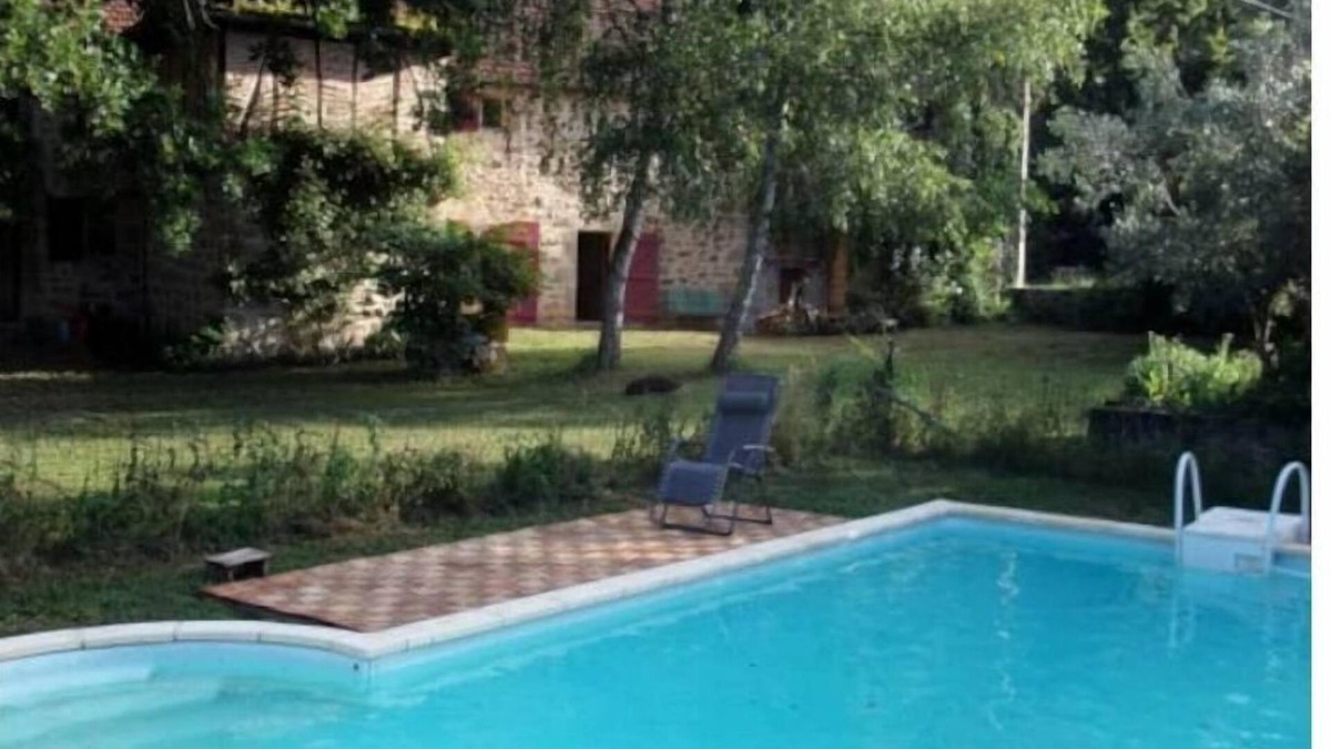 Capdenac Villa | Maison Quercynoise au Calme Avec Piscine