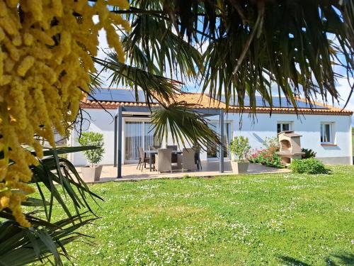 Brem Sur Mer House | Maison récente à la ferme avec jardin, terrasses, 4 chambres, proche plages et pêche privée - FR-1-426-86