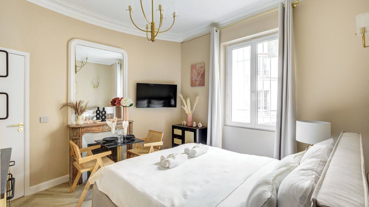 Quartier de la Folie-Mericourt Apartment | Maison République