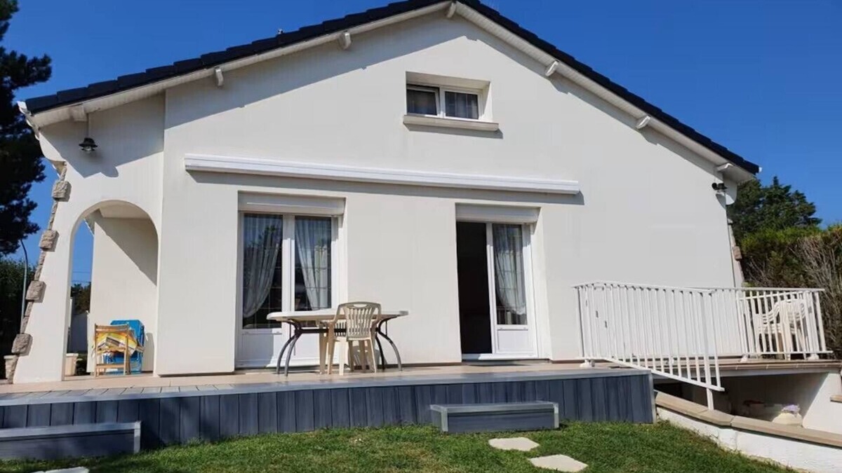 Sainte-Cecile-Plage House | Maison Sainte Cécile near beach and shops, pets welcome