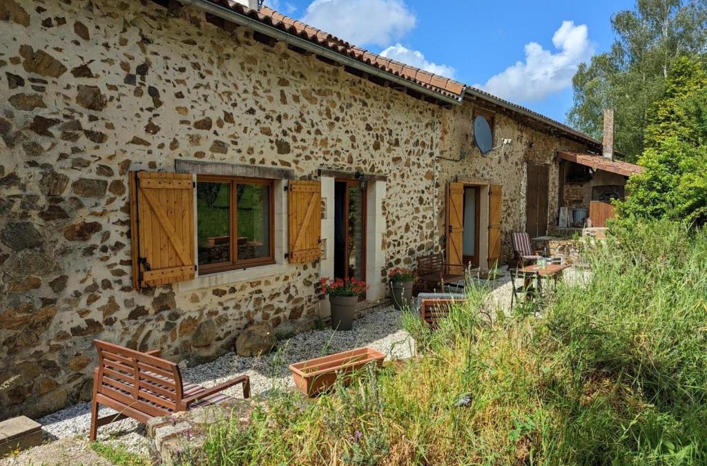 Massignac House | Maison spacieuse avec jardin privé à Massignac - FR-1-653-213