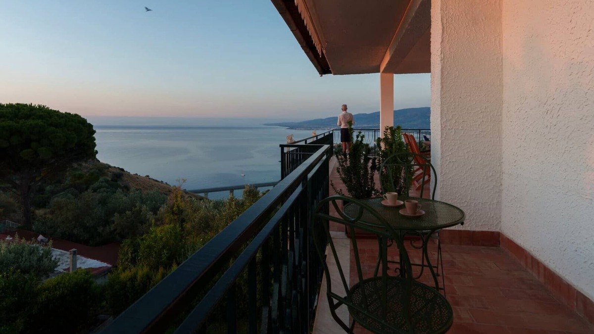 Copanello Apartment | Maison Stalettì, between sky, sea, and prickly pears