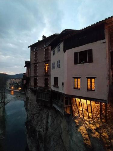 Pont-en-Royans House | Maison suspendue avec jacuzzi privatif